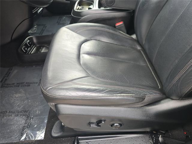 Used 2020 Chrysler Pacifica Touring-L image 16