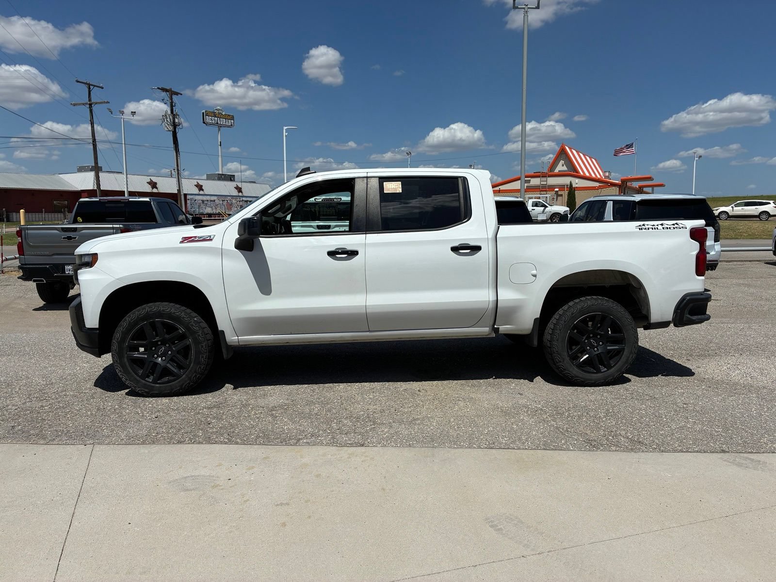 Used 2022 Chevrolet Silverado 1500 LT Trail Boss AWD/4WD image 2