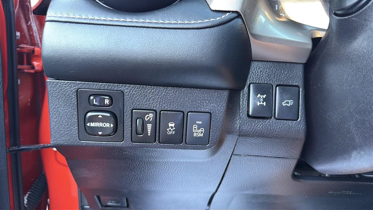 Used 2015 Toyota RAV4 Limited w/ Technology Package AWD/4WD image 27
