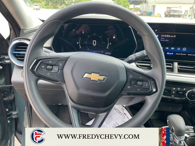 Used 2025 Chevrolet Trax LT FWD image 16