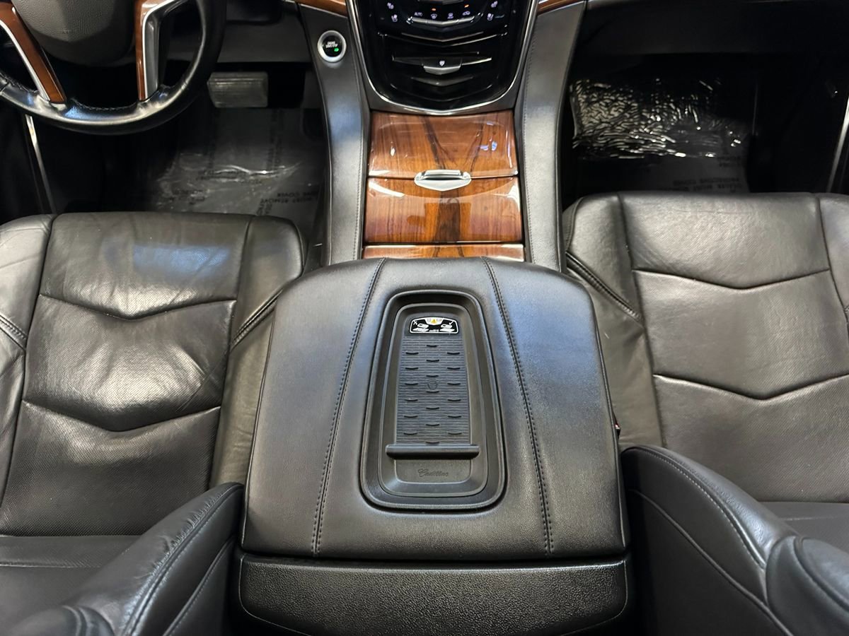 Used 2017 Cadillac Escalade Premium Luxury AWD/4WD image 21