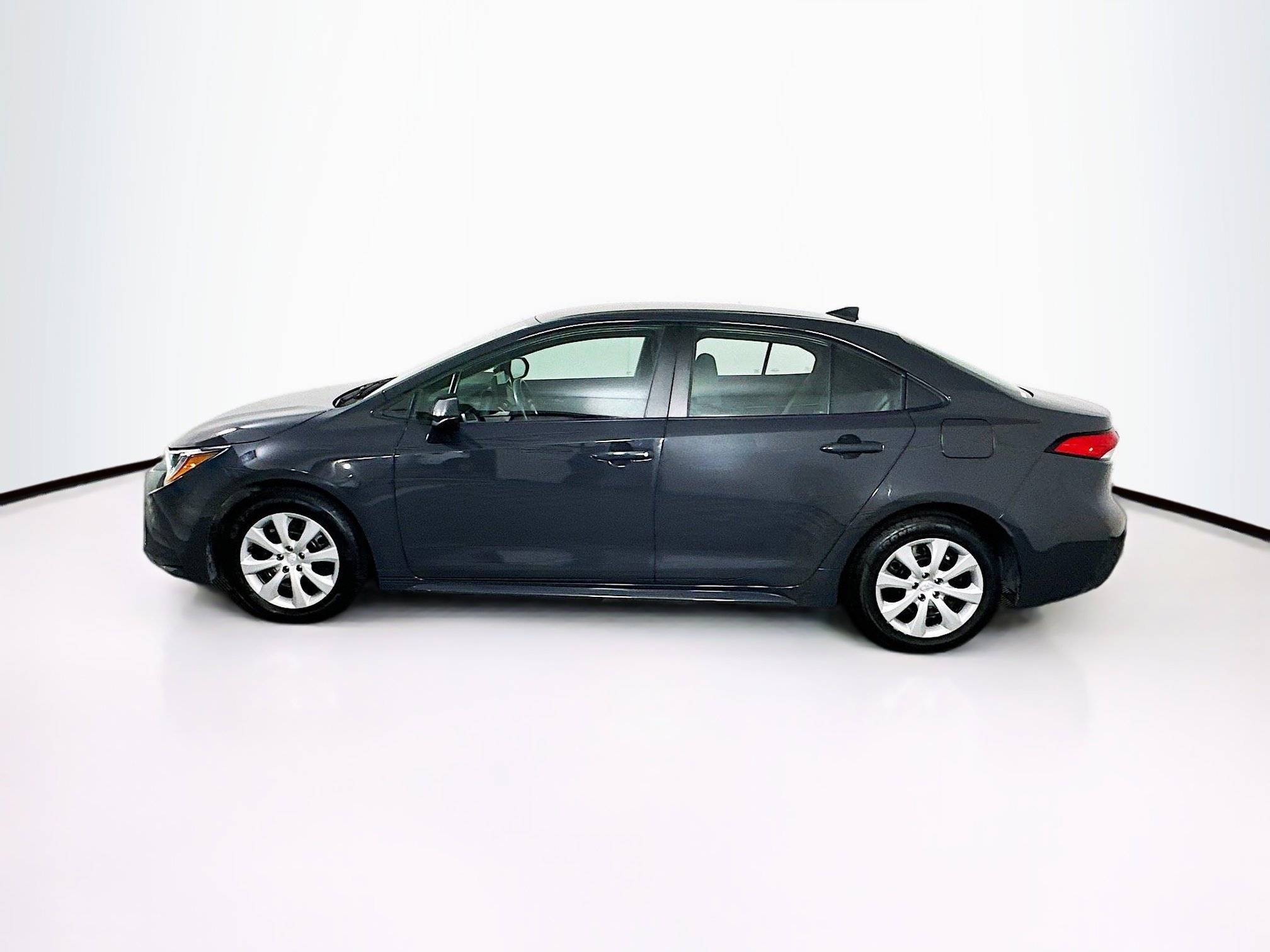 Used 2024 Toyota Corolla LE FWD image 4