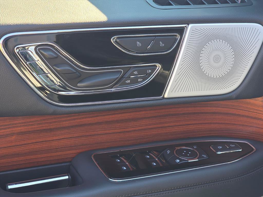 Used 2024 Lincoln Navigator L Reserve AWD/4WD image 8
