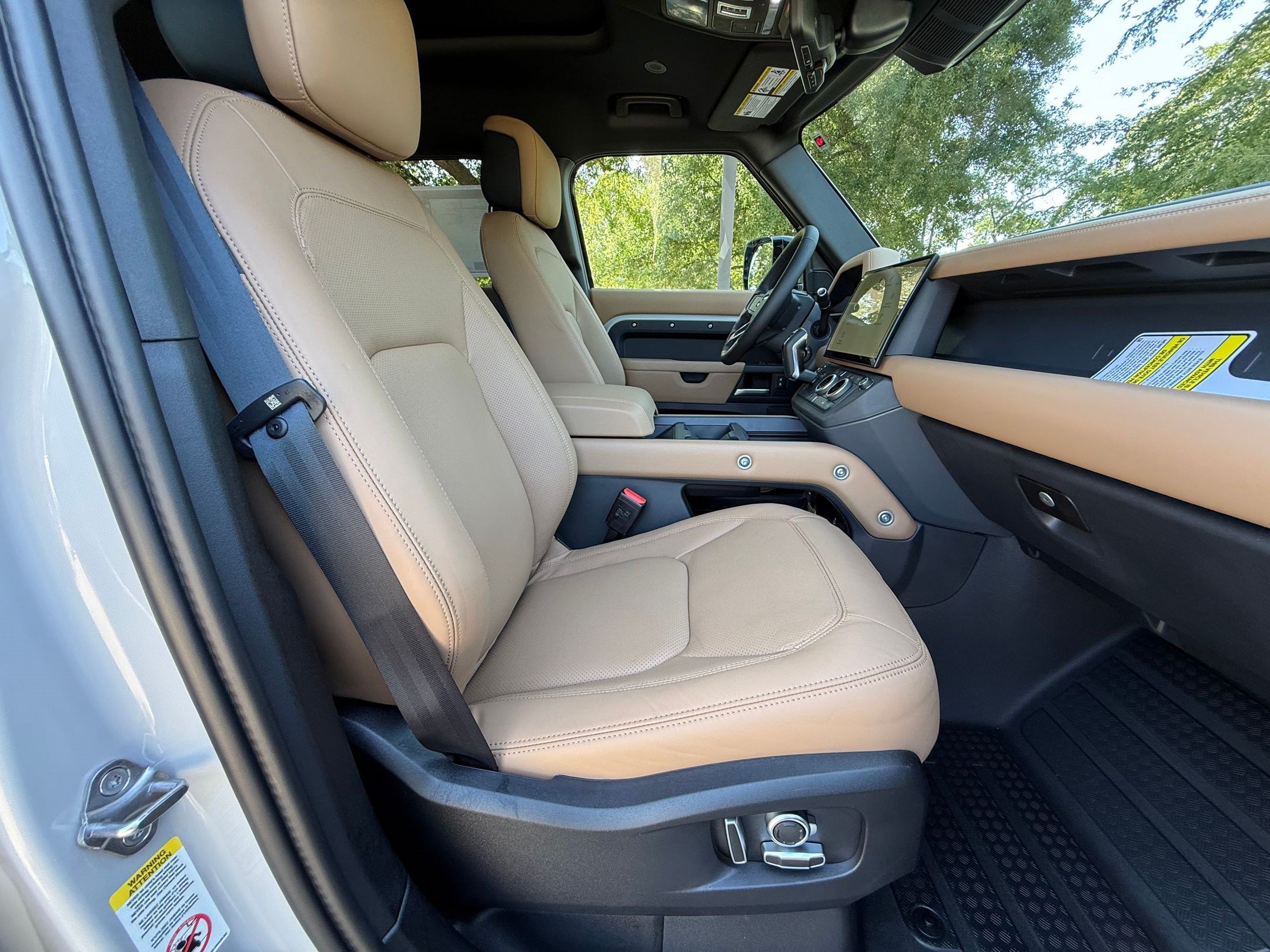 New 2026 Land Rover Defender 110 S AWD/4WD image 32