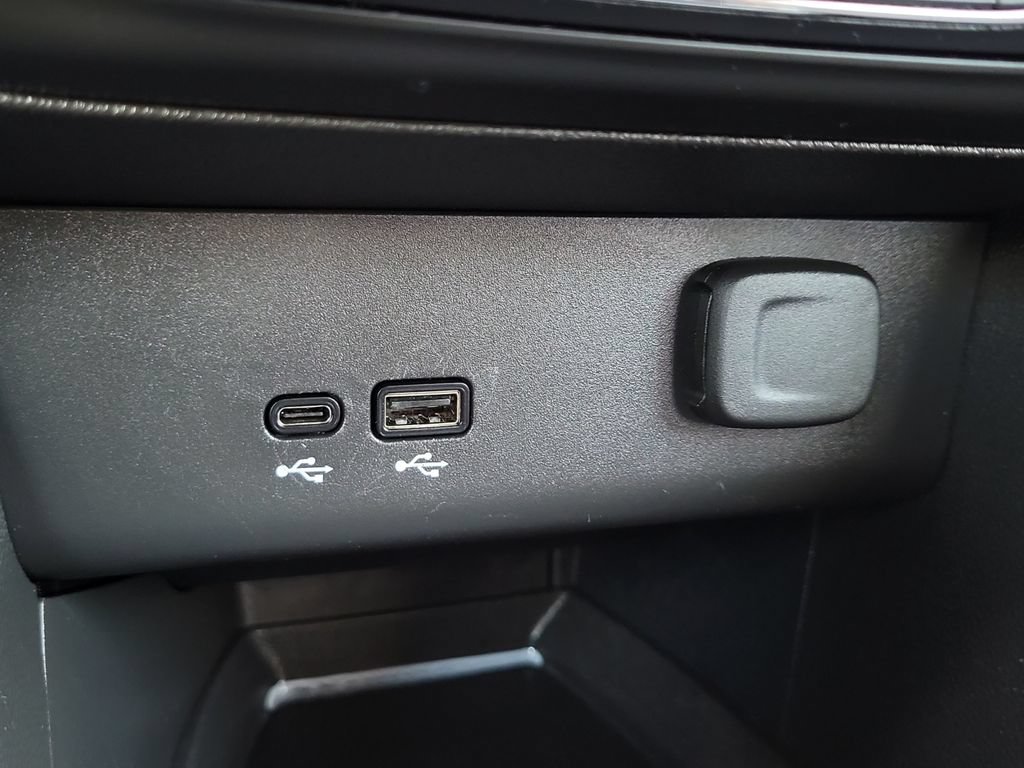 Used 2025 Buick Encore GX Preferred FWD image 19