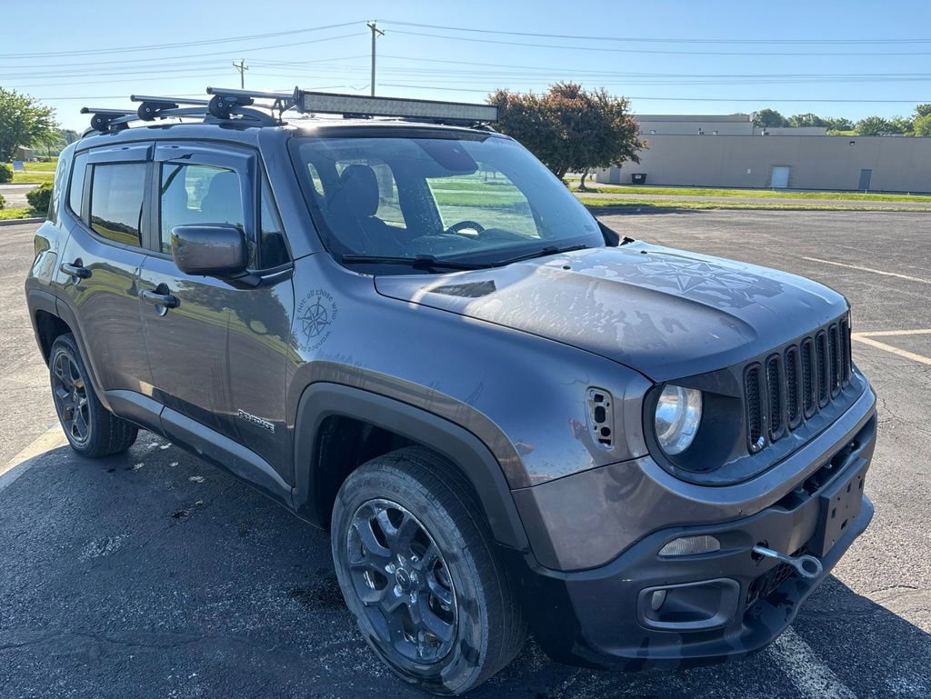 Used 2017 Jeep Renegade Latitude AWD/4WD image 3