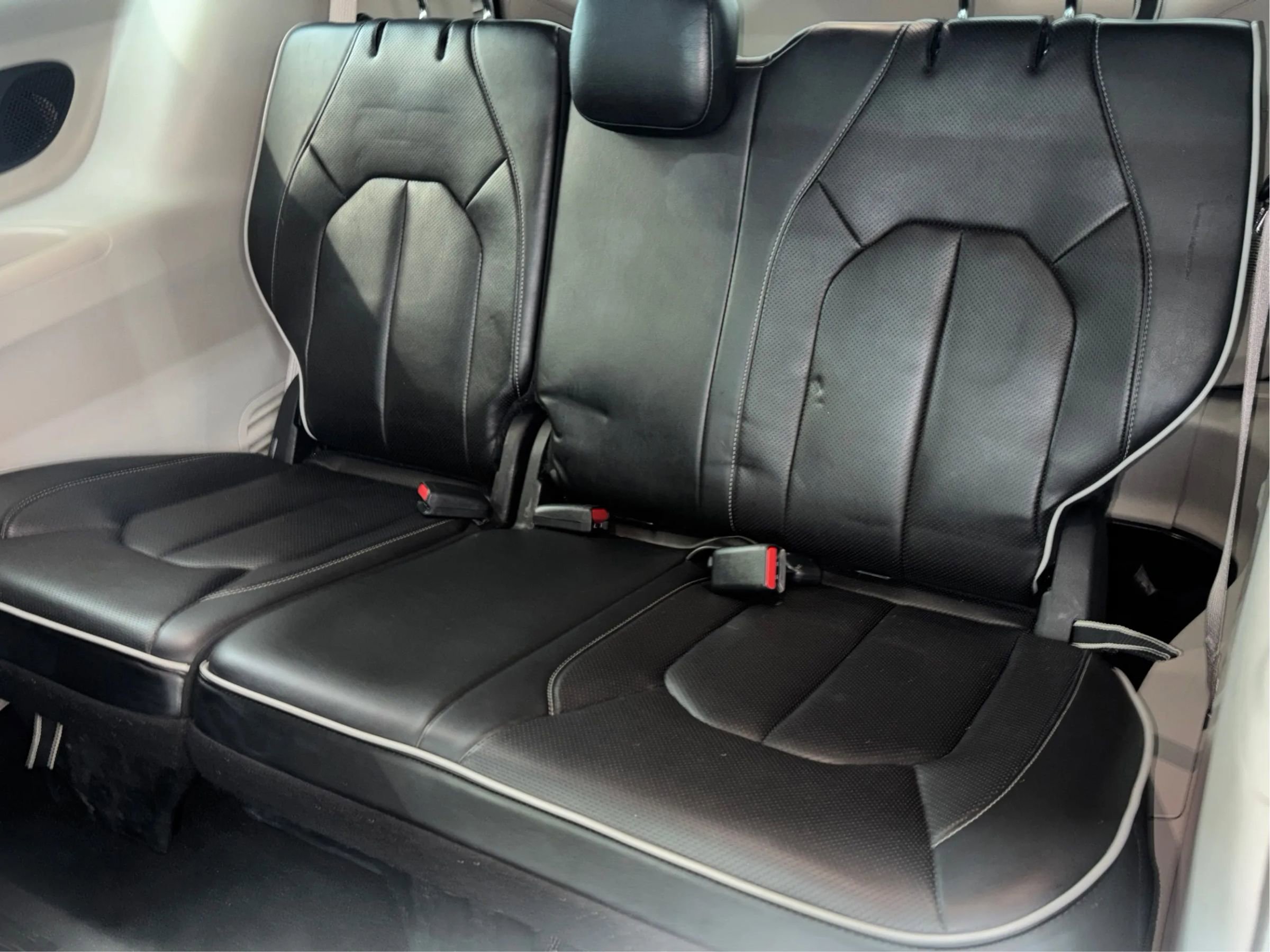 Used 2022 Chrysler Pacifica Limited w/ Uconnect Theater Family Group FWD image 44