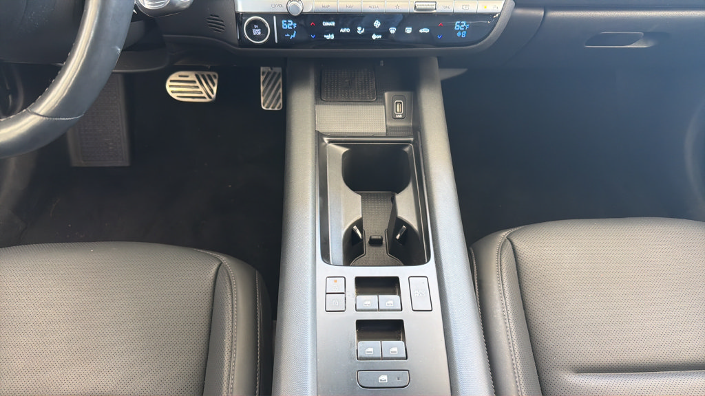 Used 2023 Hyundai Ioniq 6 Limited AWD/4WD image 17