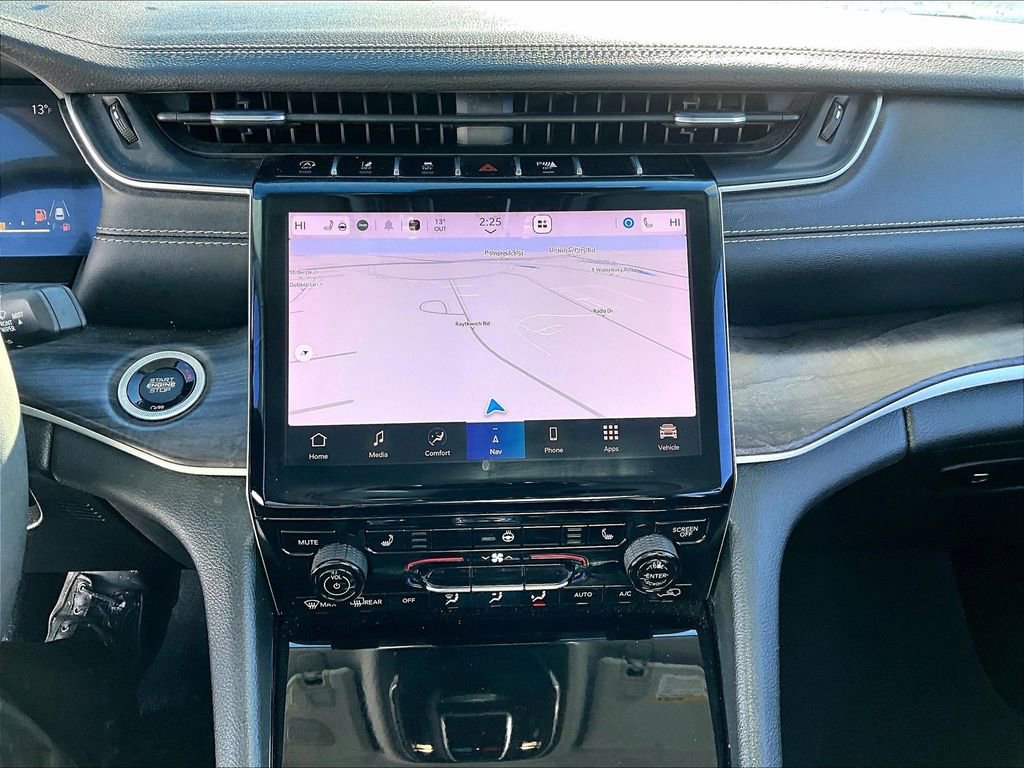 Used 2023 Jeep Grand Cherokee Limited image 27