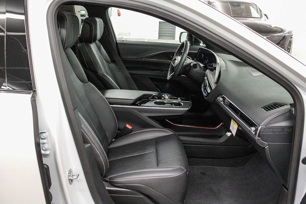 Used 2025 Cadillac Lyriq Sport image 18
