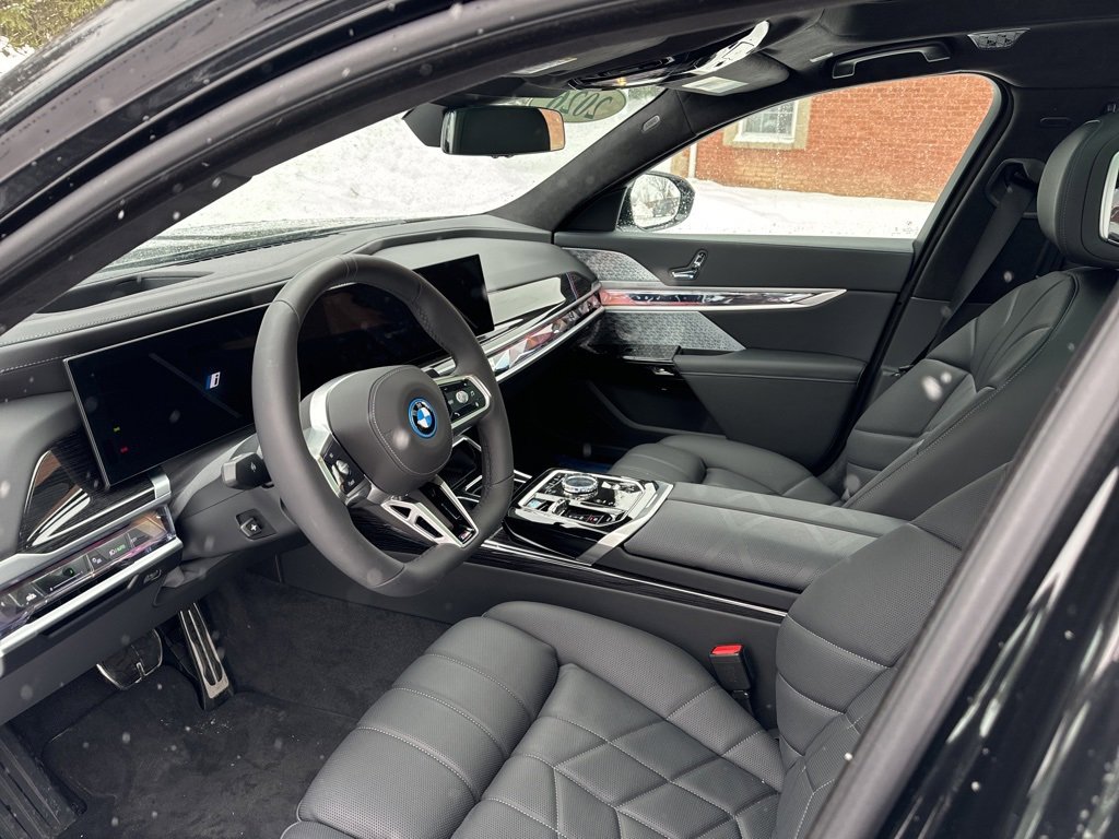 Used 2026 BMW i7 xDrive60 w/ Executive Package image 9