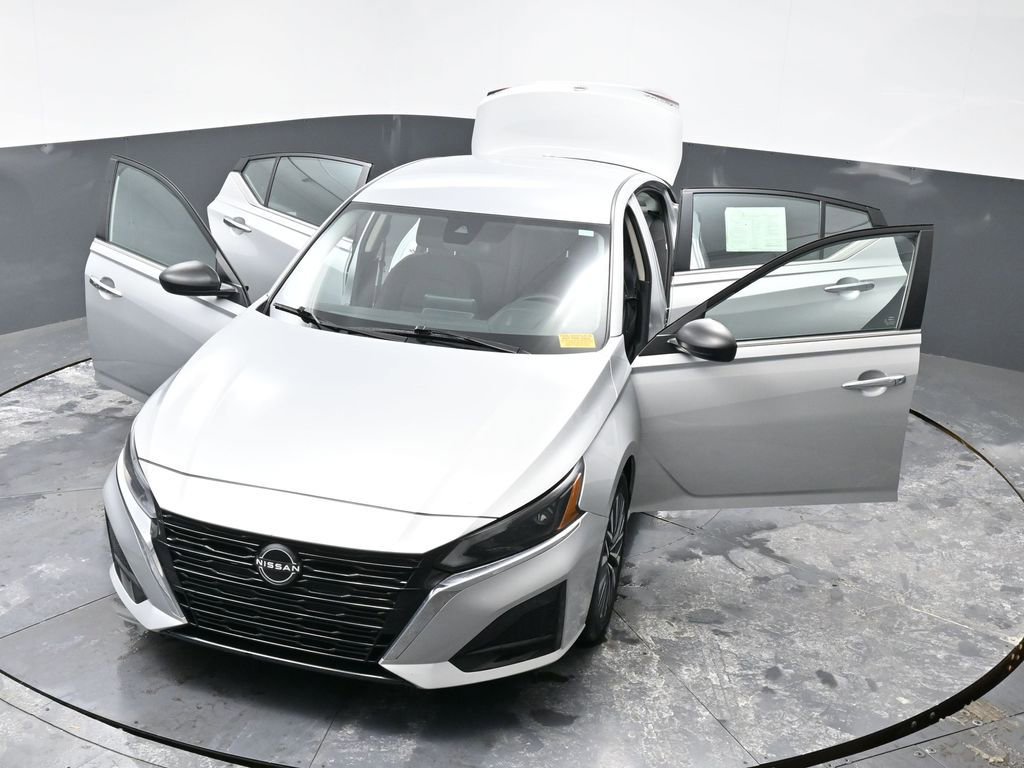 Used 2024 Nissan Altima 2.5 SV FWD image 60