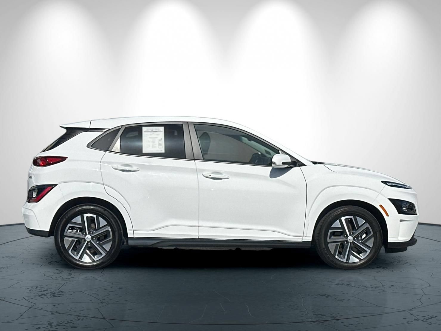 Used 2023 Hyundai Kona SE w/ Cargo Package FWD image 3