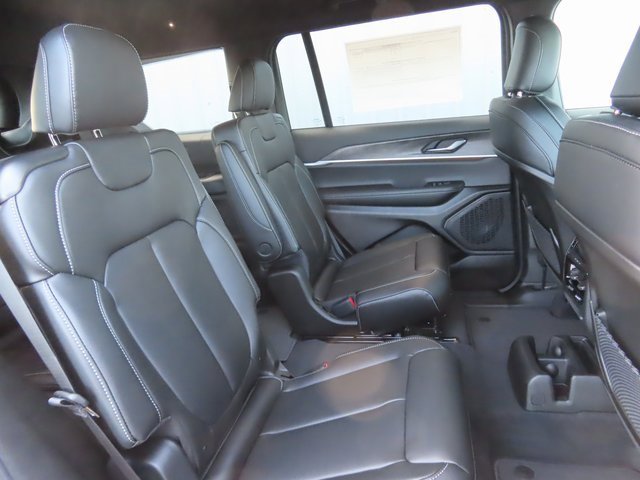 New 2025 Jeep Grand Cherokee L Limited w/ Trailer Tow Package image 28