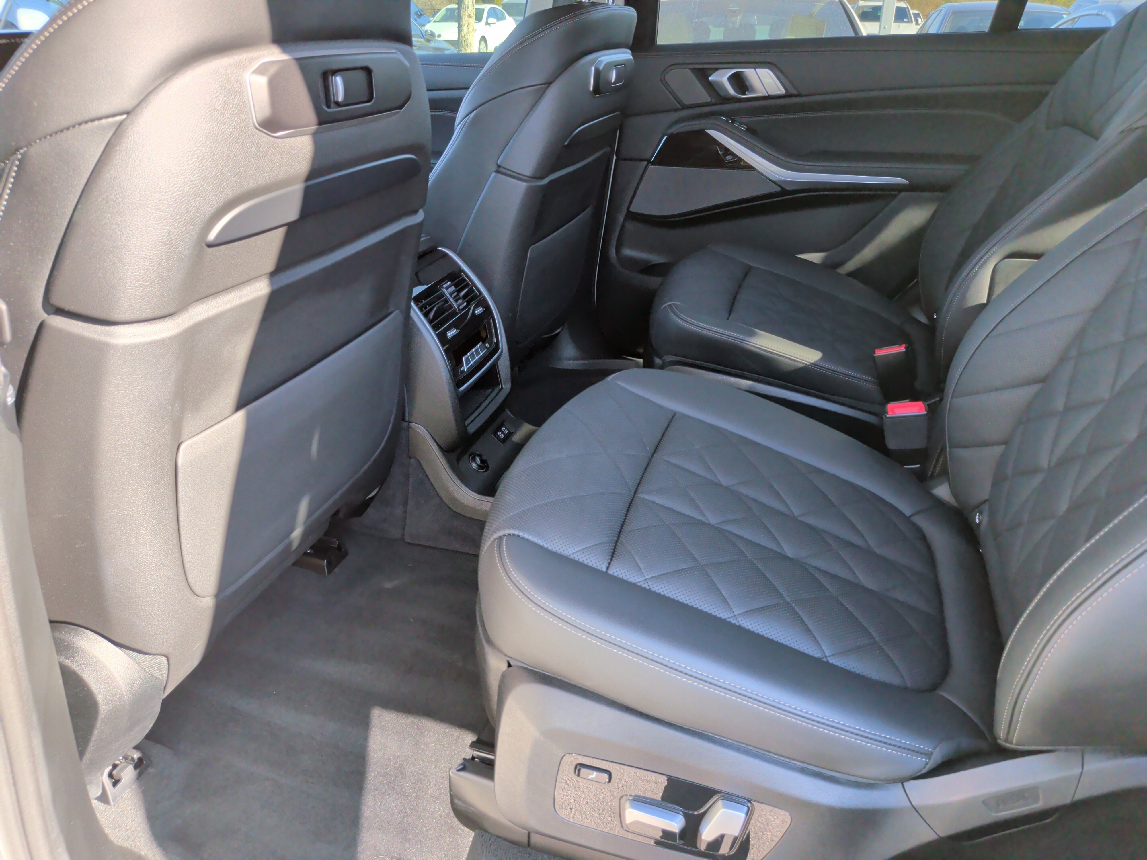 Certified 2024 BMW X7 xDrive40i w/ Premium Package image 41