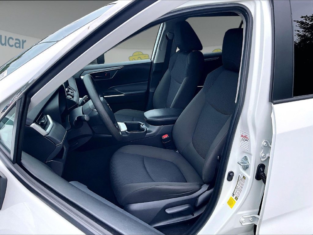 Used 2025 Toyota RAV4 LE AWD/4WD image 10