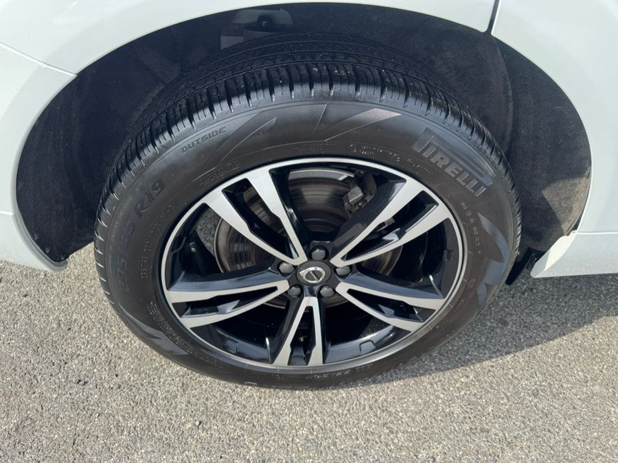 Used 2019 Volvo XC60 T6 Momentum w/ Multimedia Package AWD/4WD image 12