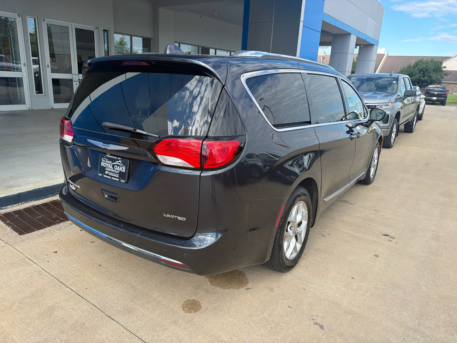 Used 2020 Chrysler Pacifica Limited FWD image 7
