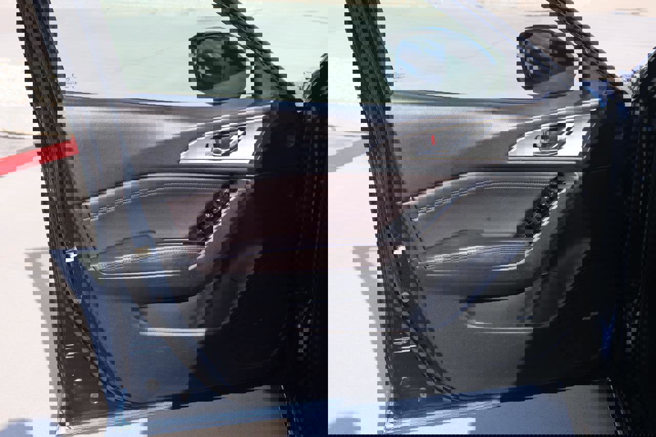 Used 2018 MAZDA MAZDA3 Touring image 23