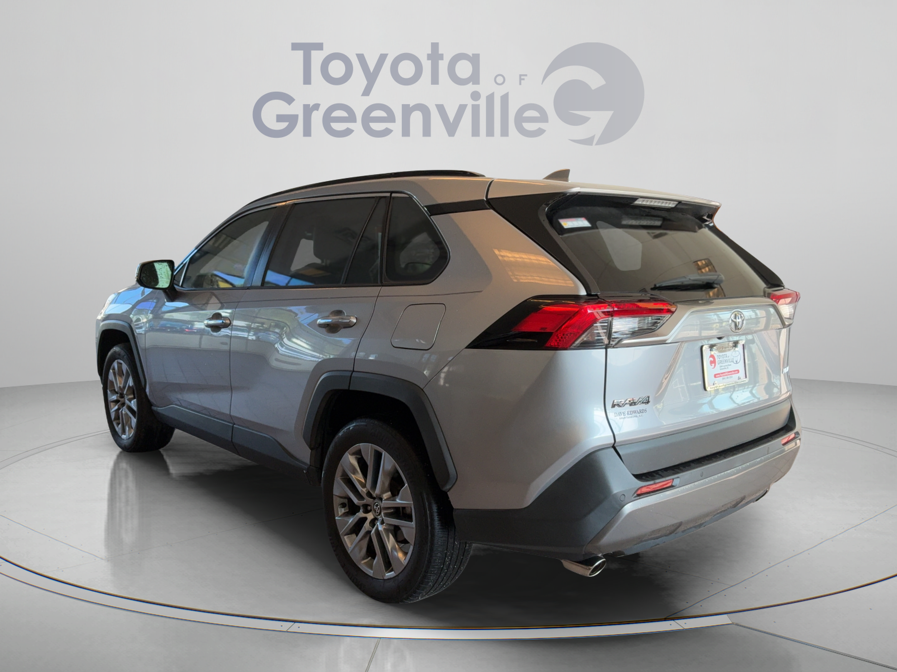 Used 2020 Toyota RAV4 Limited FWD image 4