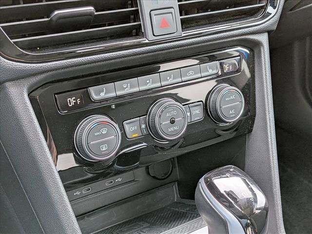 Used 2024 Volkswagen Taos SE w/ Panoramic Sunroof Package FWD image 16