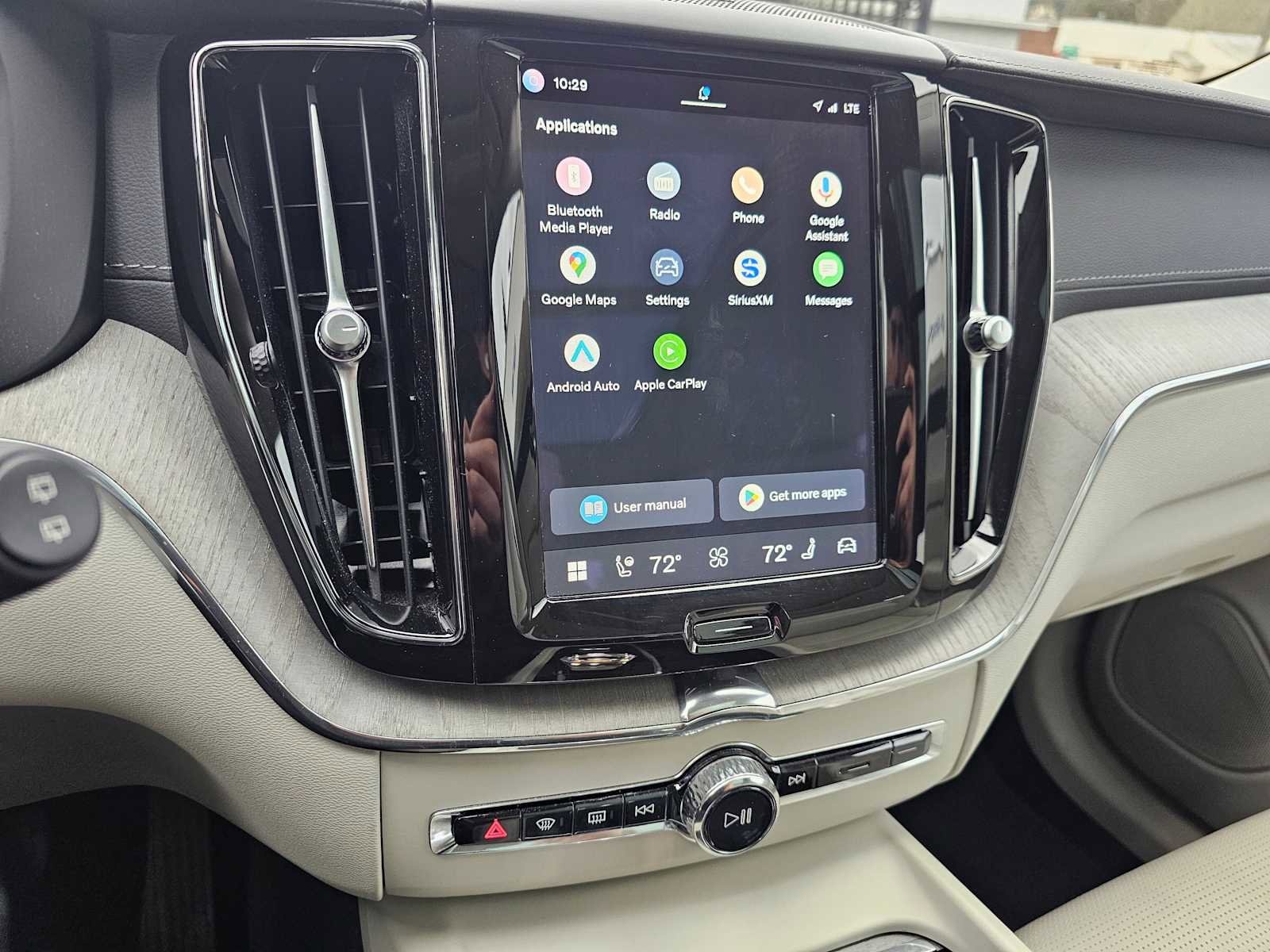 Certified 2023 Volvo XC60 B6 Ultimate w/ Protection Package Premier image 30