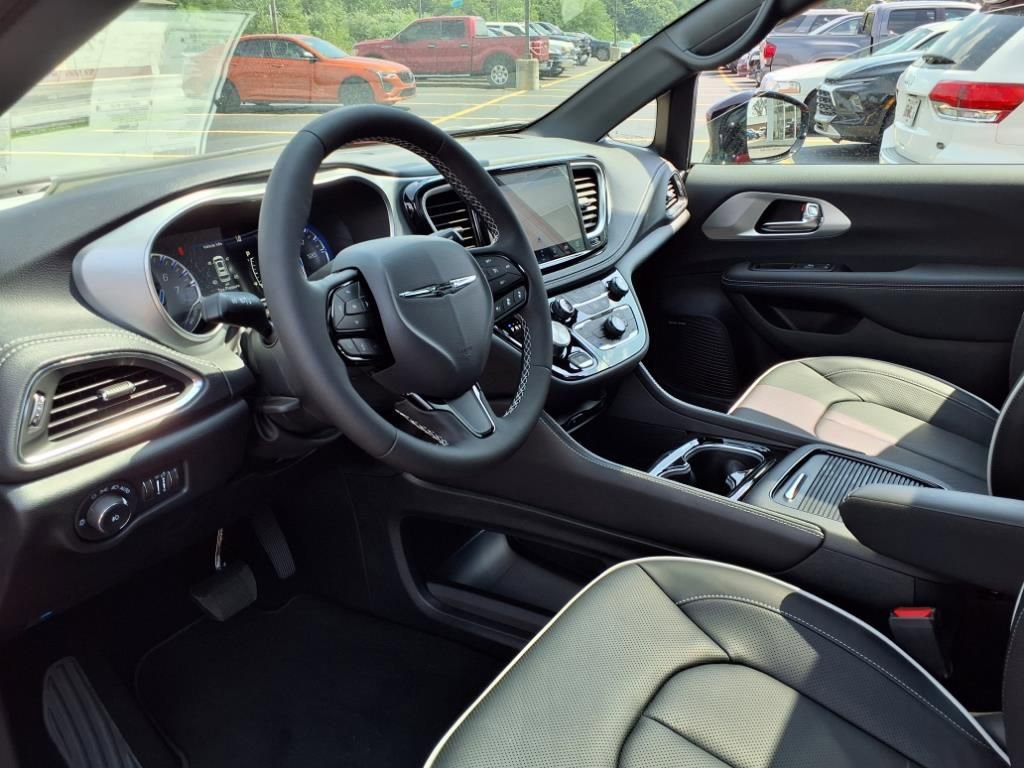 New 2026 Chrysler Pacifica Limited image 15