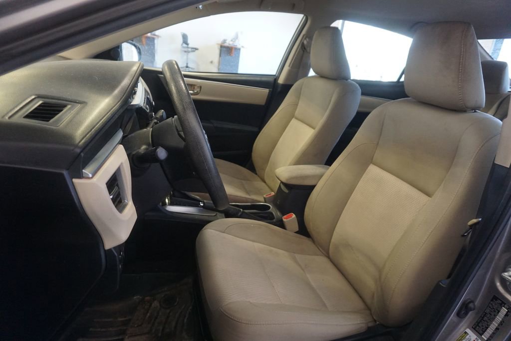 Used 2015 Toyota Corolla LE FWD image 13