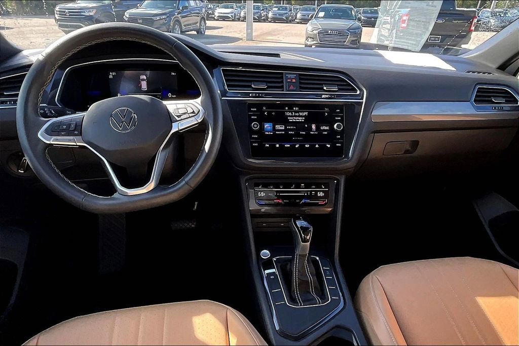 Certified 2023 Volkswagen Tiguan SE w/ Panoramic Sunroof Package image 3