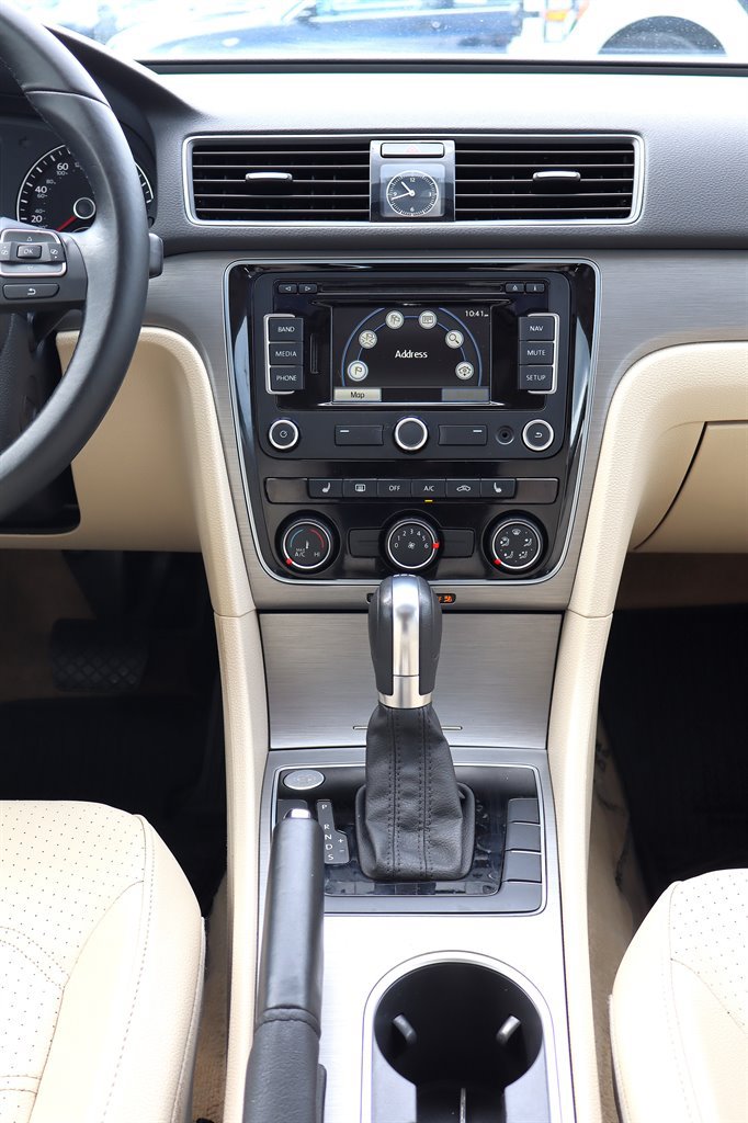 Used 2014 Volkswagen Passat TDI SE FWD image 13