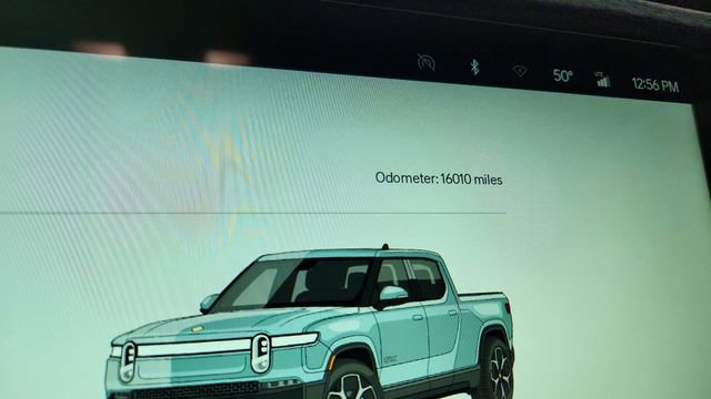 Used 2024 Rivian R1T Adventure image 40