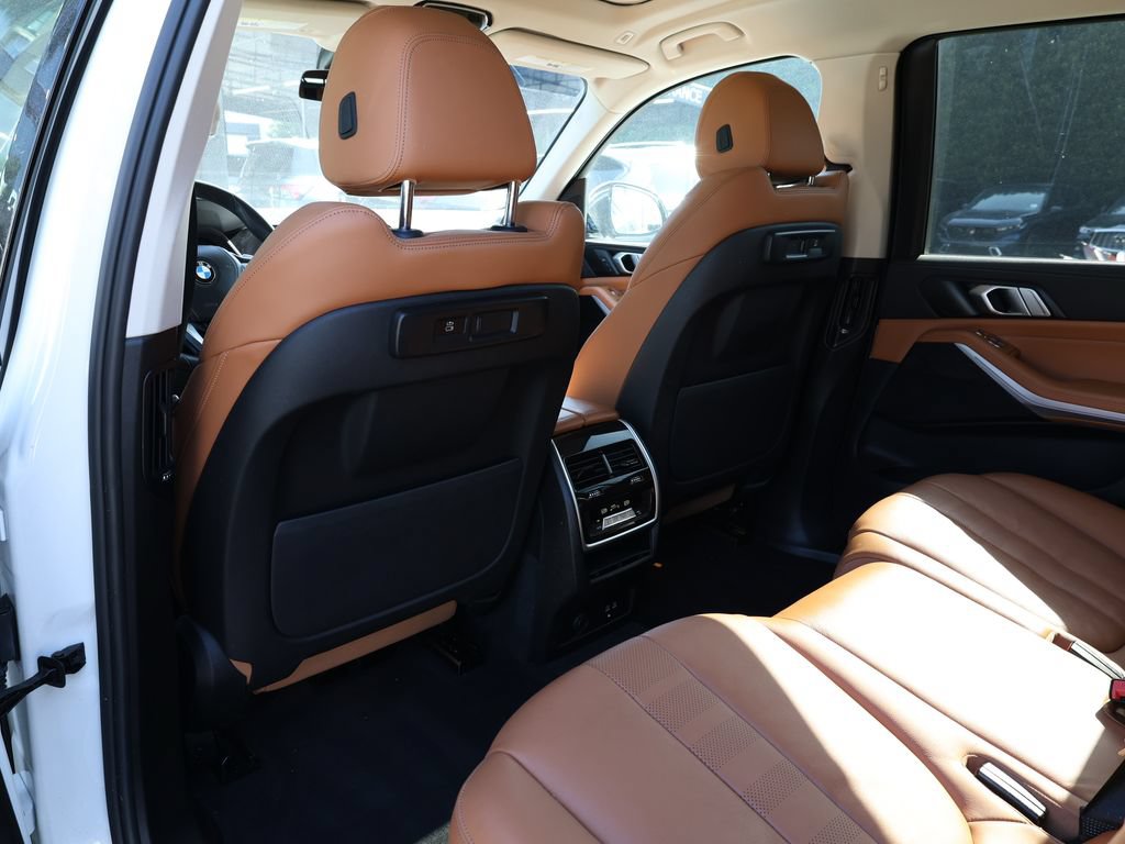 Used 2022 BMW X7 xDrive40i w/ Executive Package AWD/4WD image 23