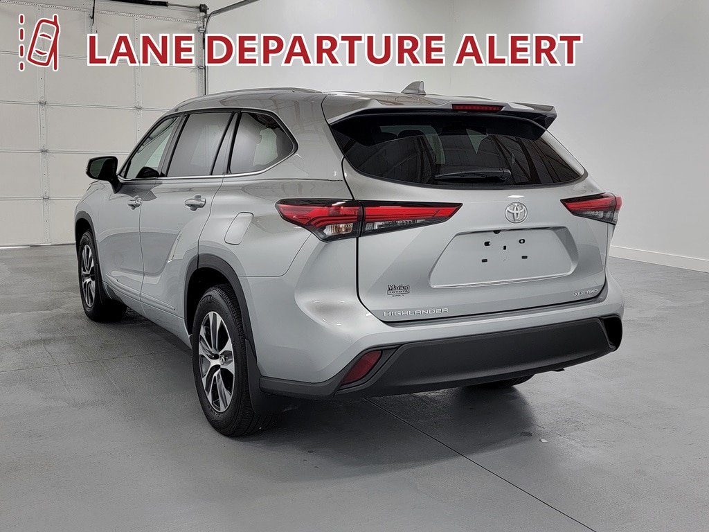 Used 2022 Toyota Highlander XLE AWD/4WD image 6