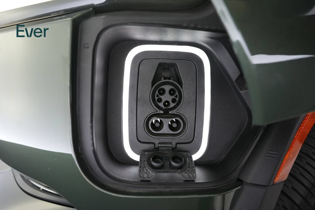Used 2023 Rivian R1T Adventure Dual AWD/4WD image 10