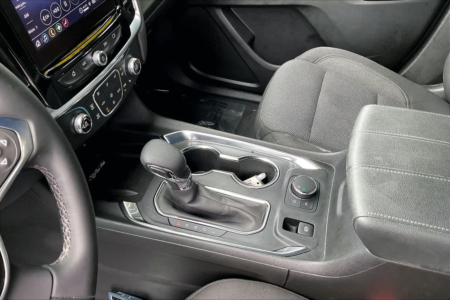 Used 2023 Chevrolet Traverse LT FWD image 17
