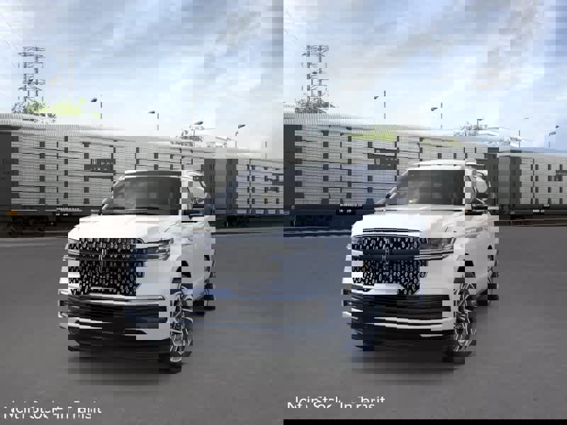 New 2026 Lincoln Navigator L Reserve AWD/4WD image 2