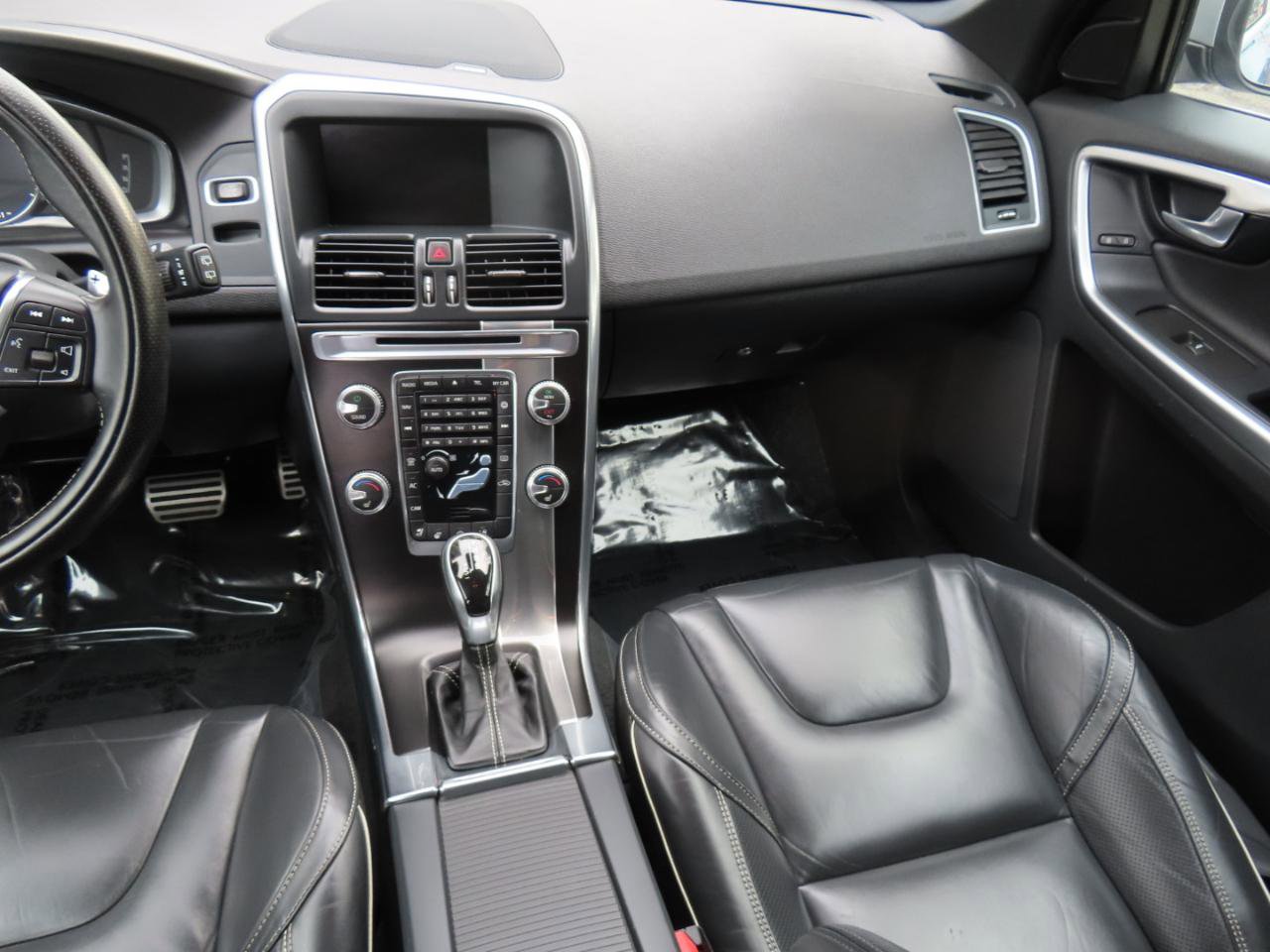 Used 2017 Volvo XC60 T6 R-Design w/ Climate Package image 11