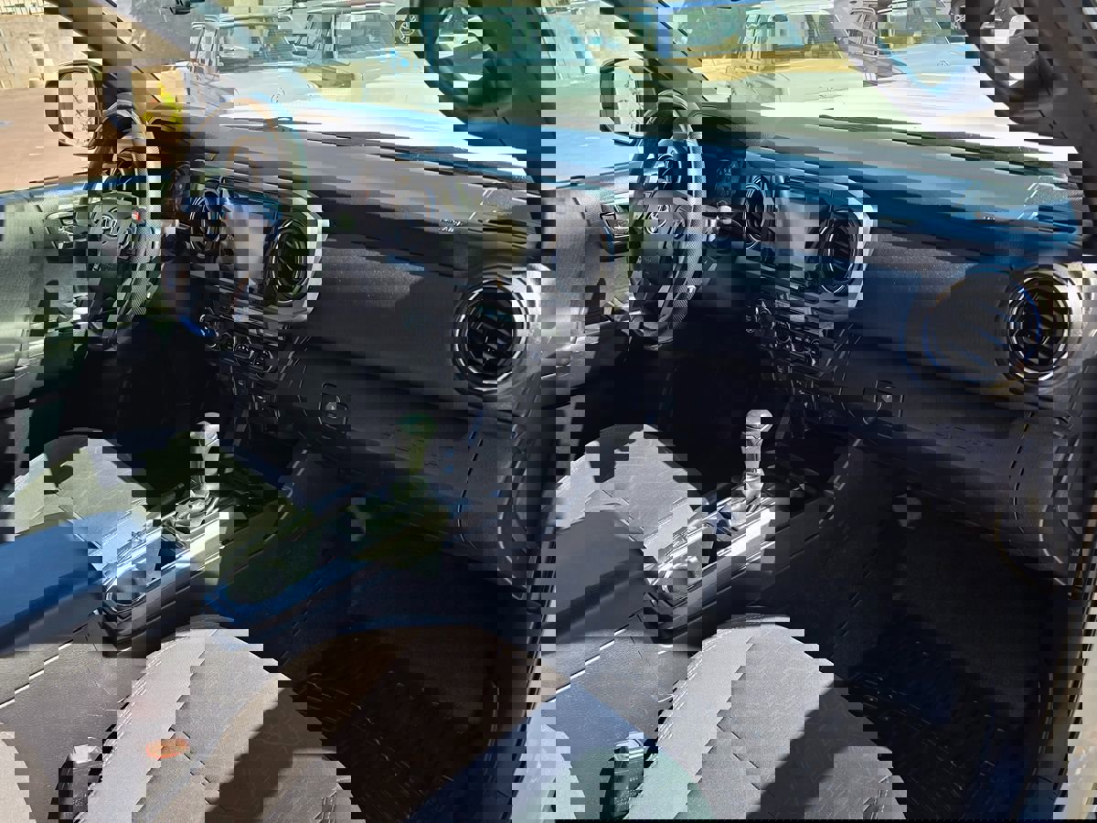 Used 2016 Toyota Tacoma TRD Sport w/ Premium & Technology Package image 18