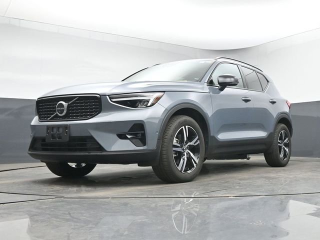 Used 2023 Volvo XC40 B5 Plus w/ Protection Package Premier AWD/4WD image 13