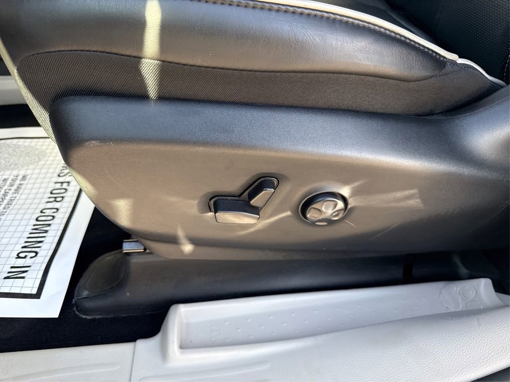 Used 2024 Chrysler Pacifica Limited FWD image 40