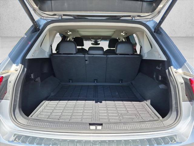 Used 2022 Volkswagen Tiguan SE w/ Panoramic Sunroof Package AWD/4WD image 6