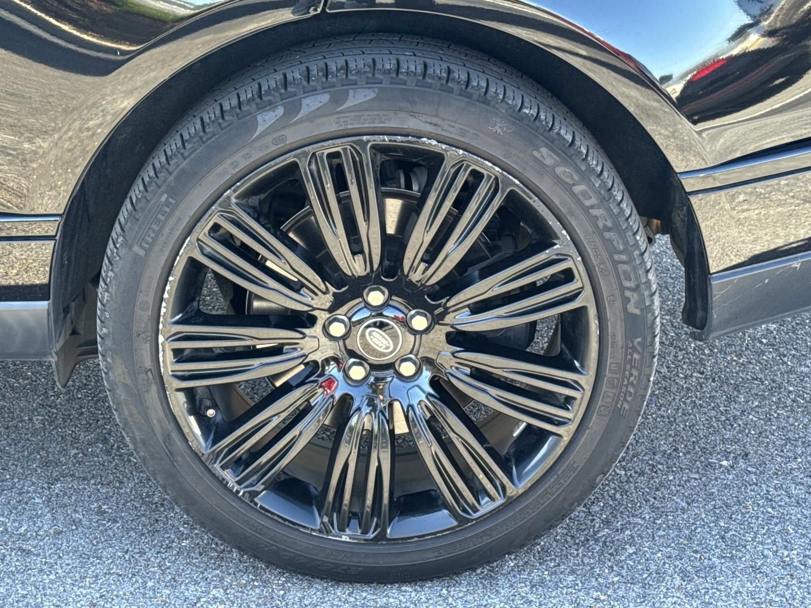 Used 2022 Land Rover Range Rover Westminster Edition image 3