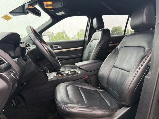 Used 2018 Ford Explorer XLT w/ Equipment Group 202A AWD/4WD image 24