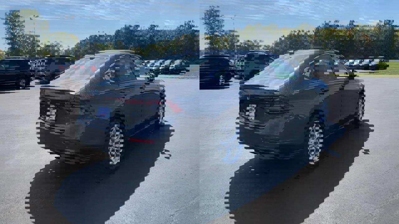 Certified 2023 Honda Accord LX image 9