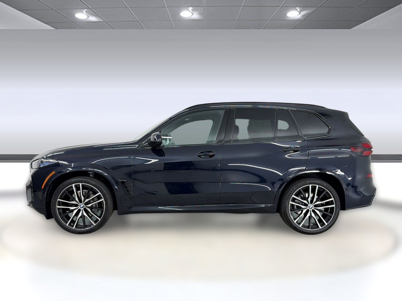 New 2026 BMW X5 xDrive40i w/ M Sport Package AWD/4WD image 2