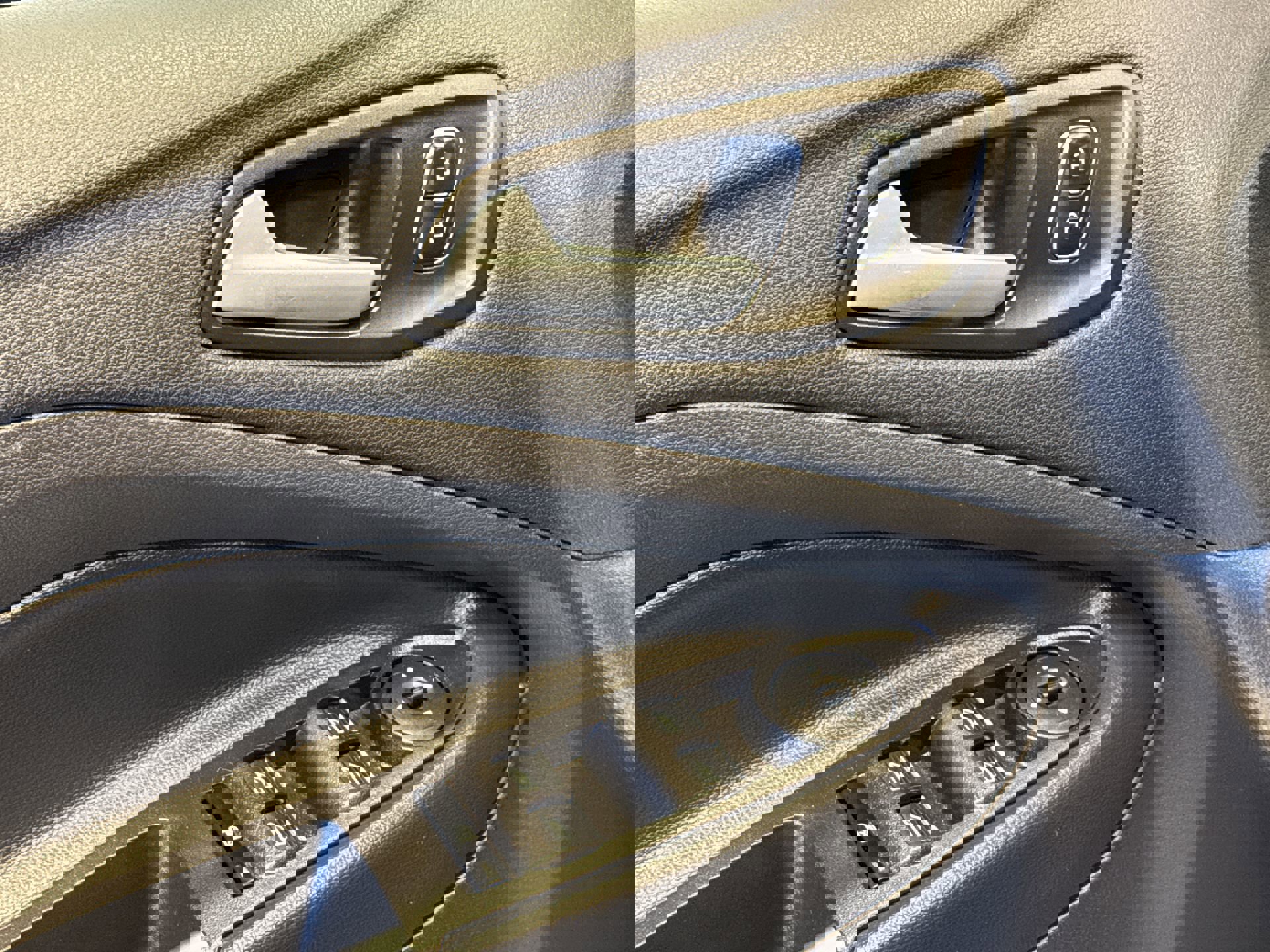 Used 2017 Ford Escape SE w/ Equipment Group 201A image 13