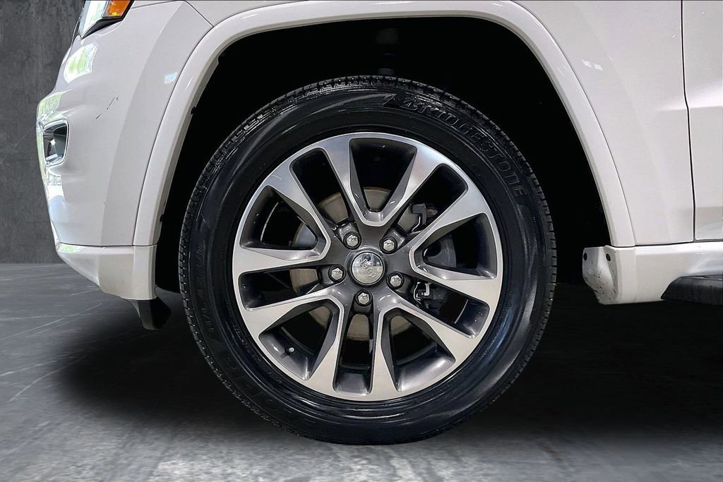 Used 2018 Jeep Grand Cherokee Overland AWD/4WD image 34