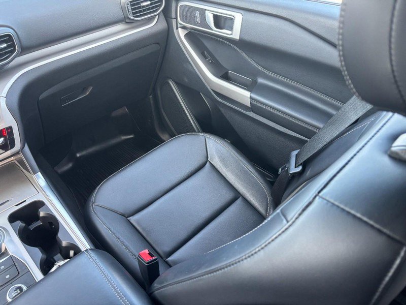 Used 2022 Ford Explorer XLT w/ Equipment Group 202A image 16