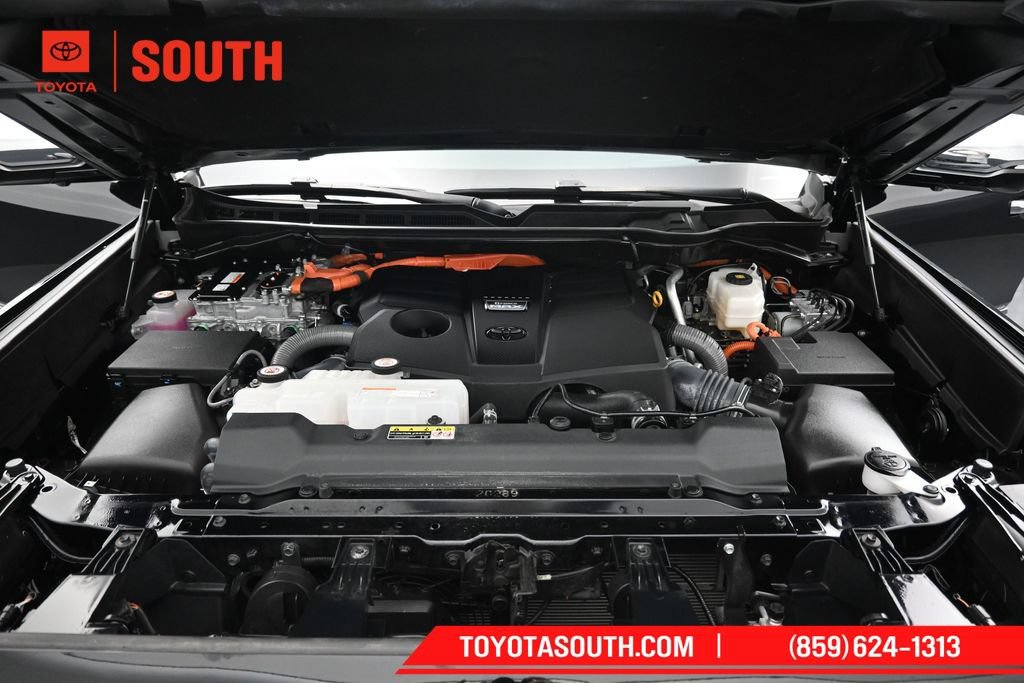 Used 2024 Toyota Sequoia Capstone AWD/4WD image 43