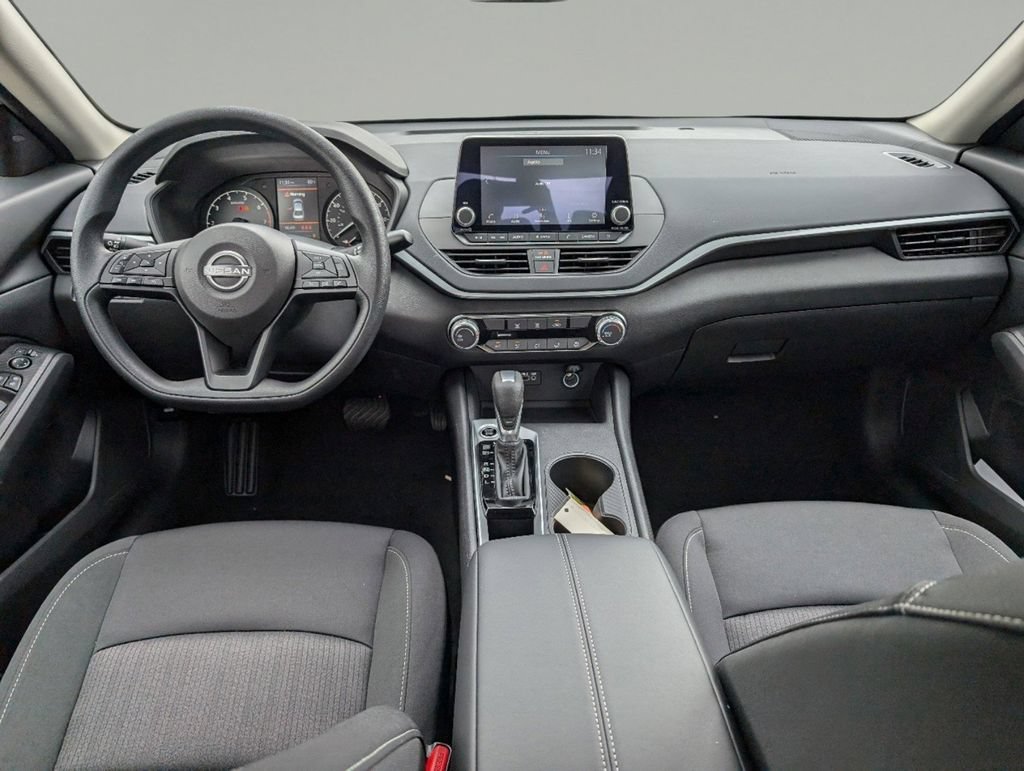 Used 2025 Nissan Altima 2.5 S FWD image 13